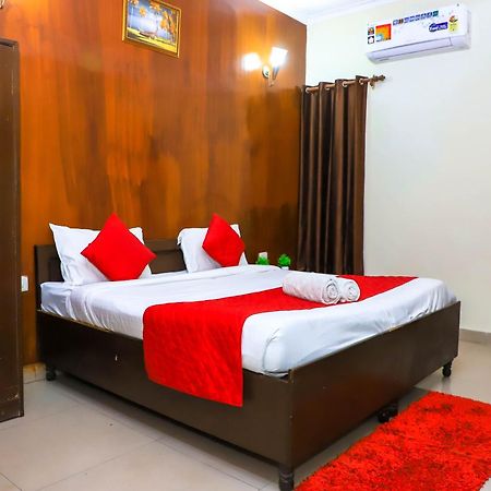 Hotel Global Inn By Quality Inn Ню Делхи Екстериор снимка