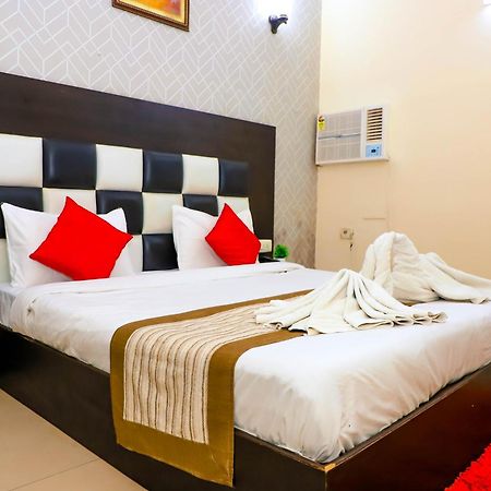 Hotel Global Inn By Quality Inn Ню Делхи Екстериор снимка