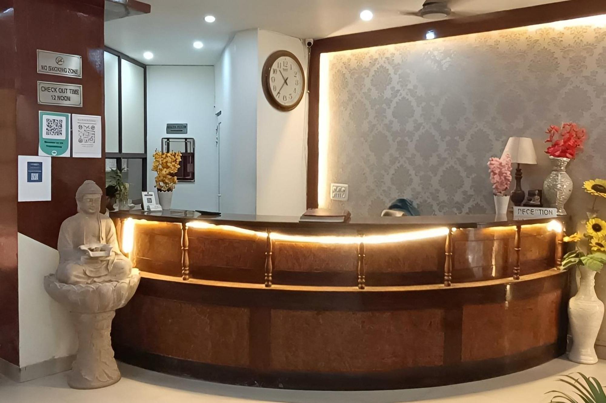 Hotel Global Inn By Quality Inn Ню Делхи Екстериор снимка