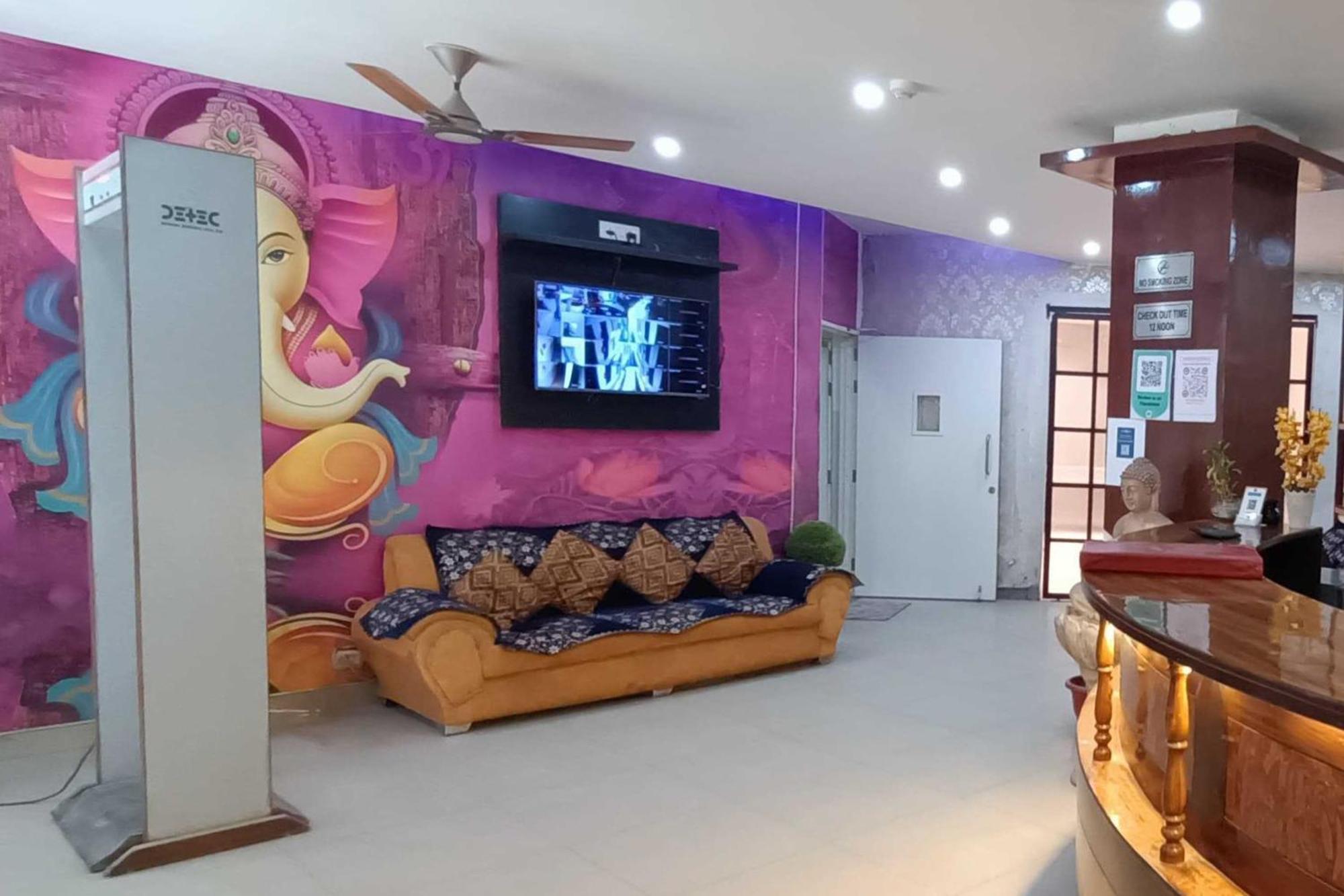 Hotel Global Inn By Quality Inn Ню Делхи Екстериор снимка