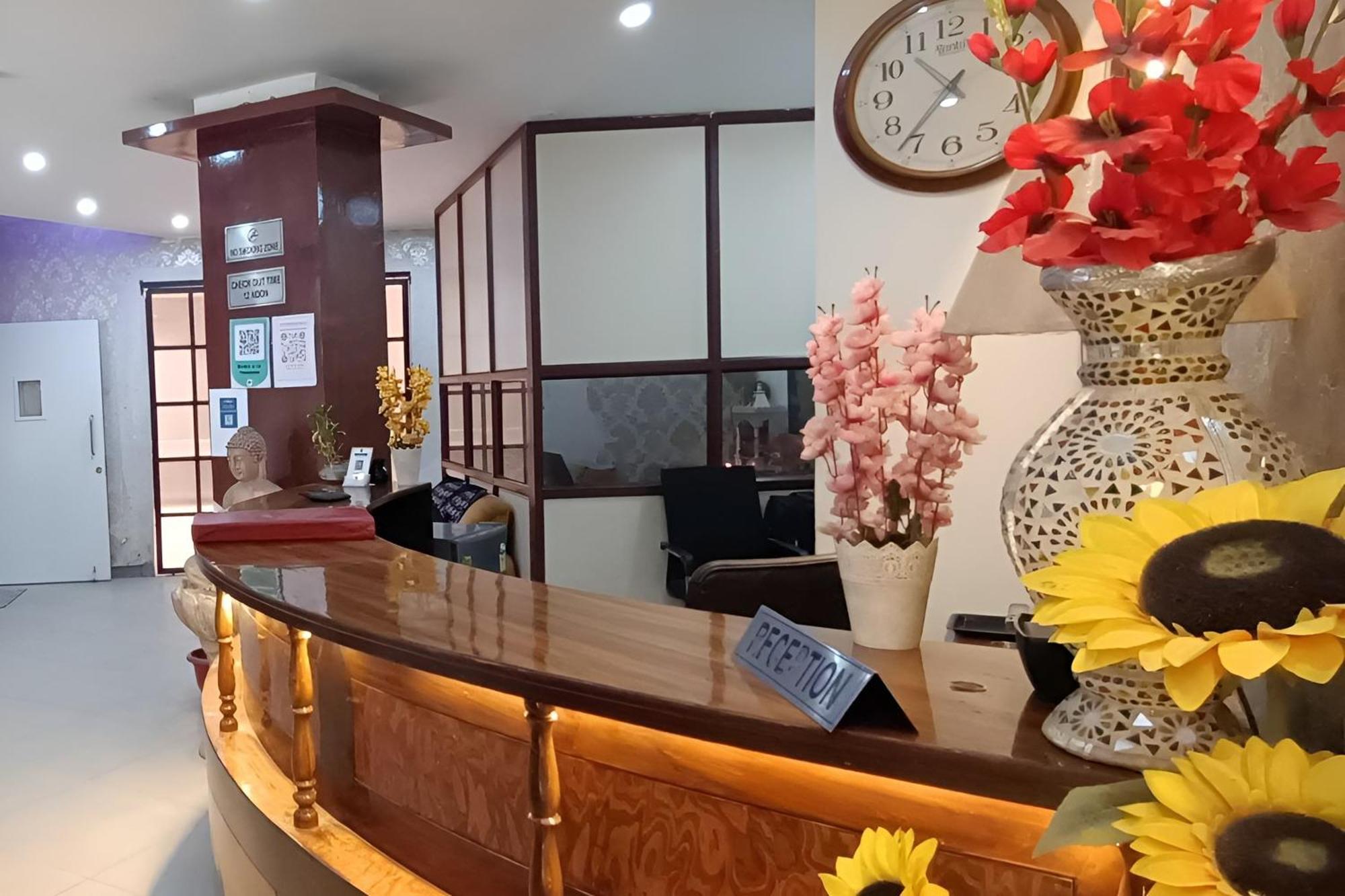 Hotel Global Inn By Quality Inn Ню Делхи Екстериор снимка