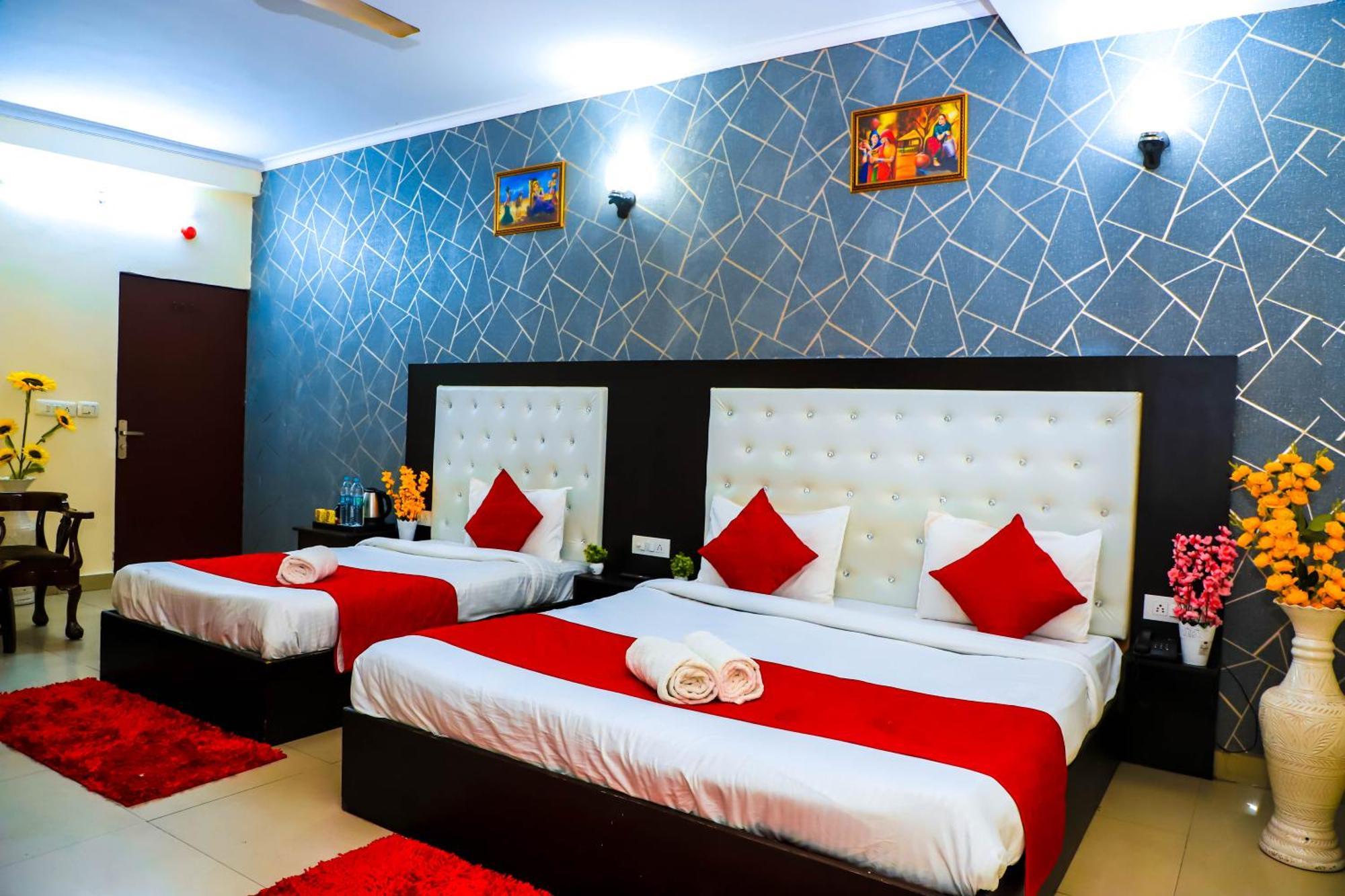 Hotel Global Inn By Quality Inn Ню Делхи Екстериор снимка