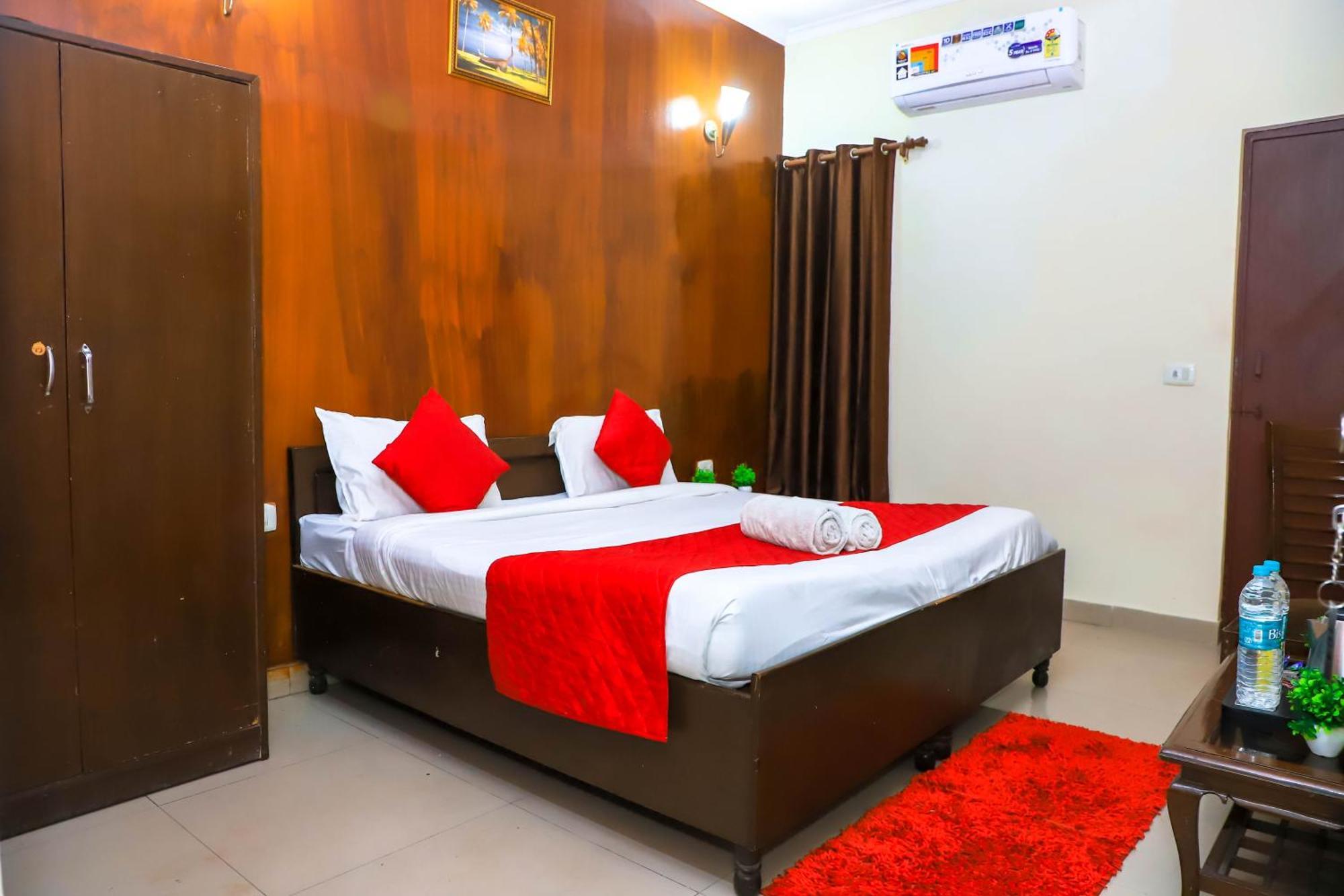 Hotel Global Inn By Quality Inn Ню Делхи Екстериор снимка