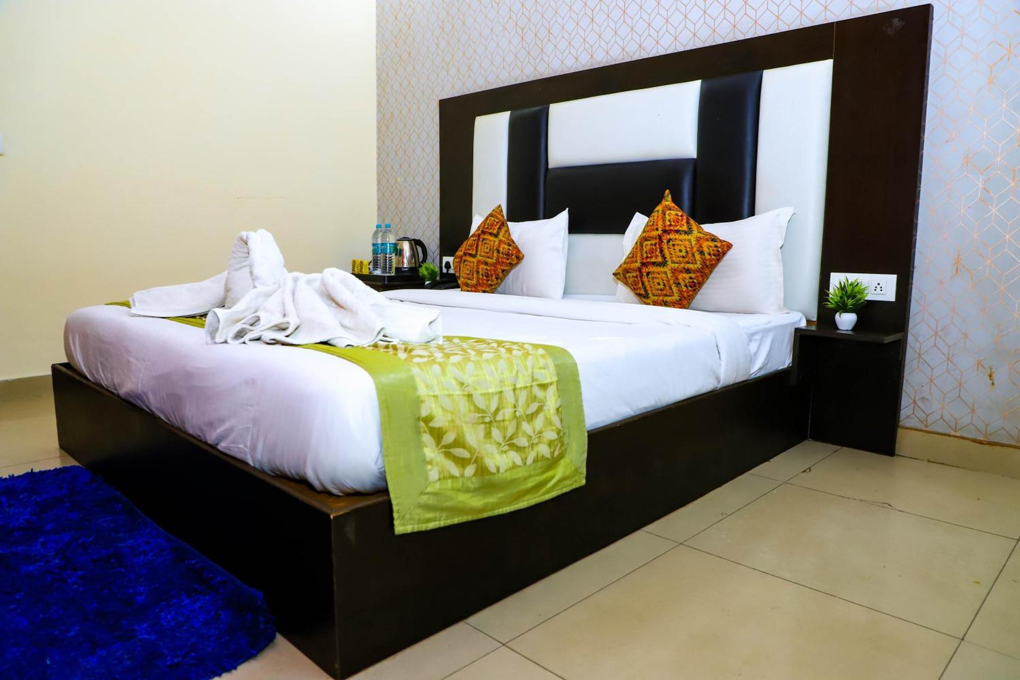 Hotel Global Inn By Quality Inn Ню Делхи Екстериор снимка