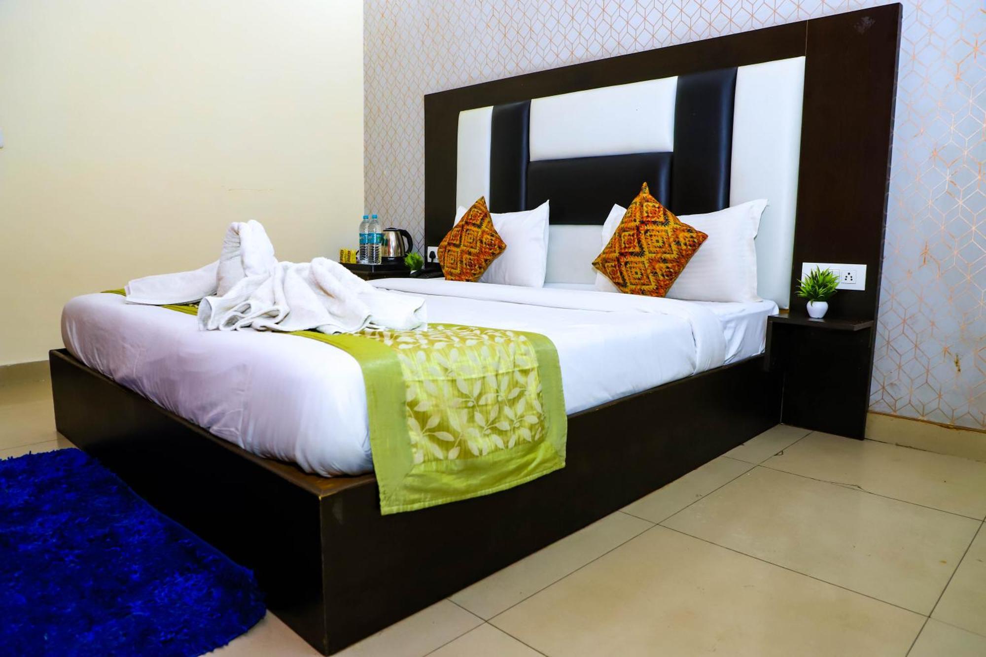 Hotel Global Inn By Quality Inn Ню Делхи Екстериор снимка