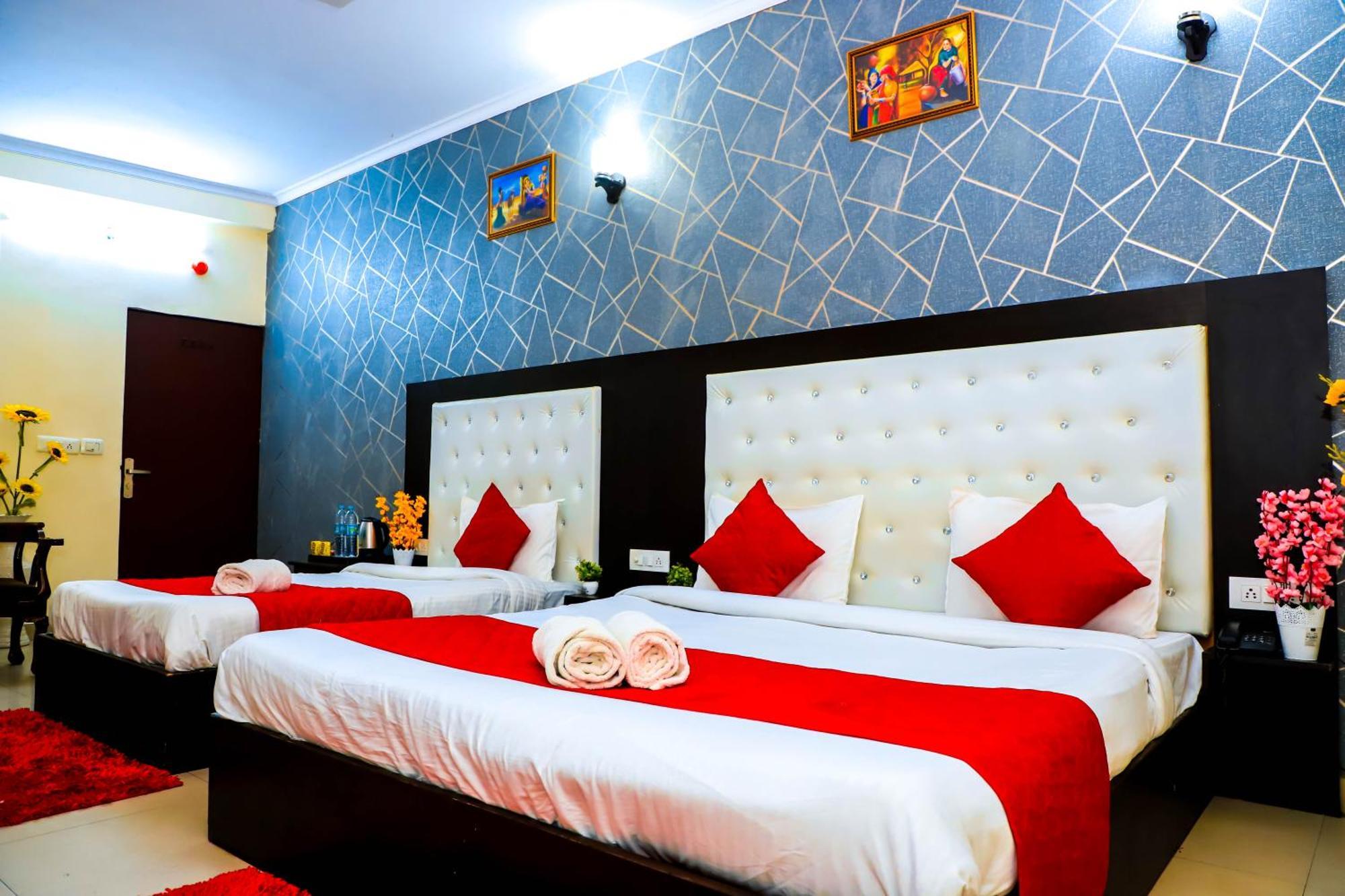 Hotel Global Inn By Quality Inn Ню Делхи Екстериор снимка